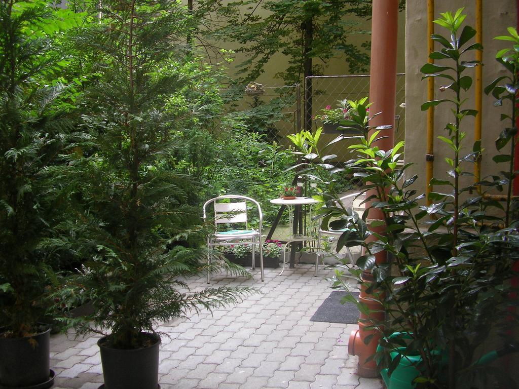 Standard Apartment By Hi5-Liszt Ferenc Square Budapest Eksteriør bilde